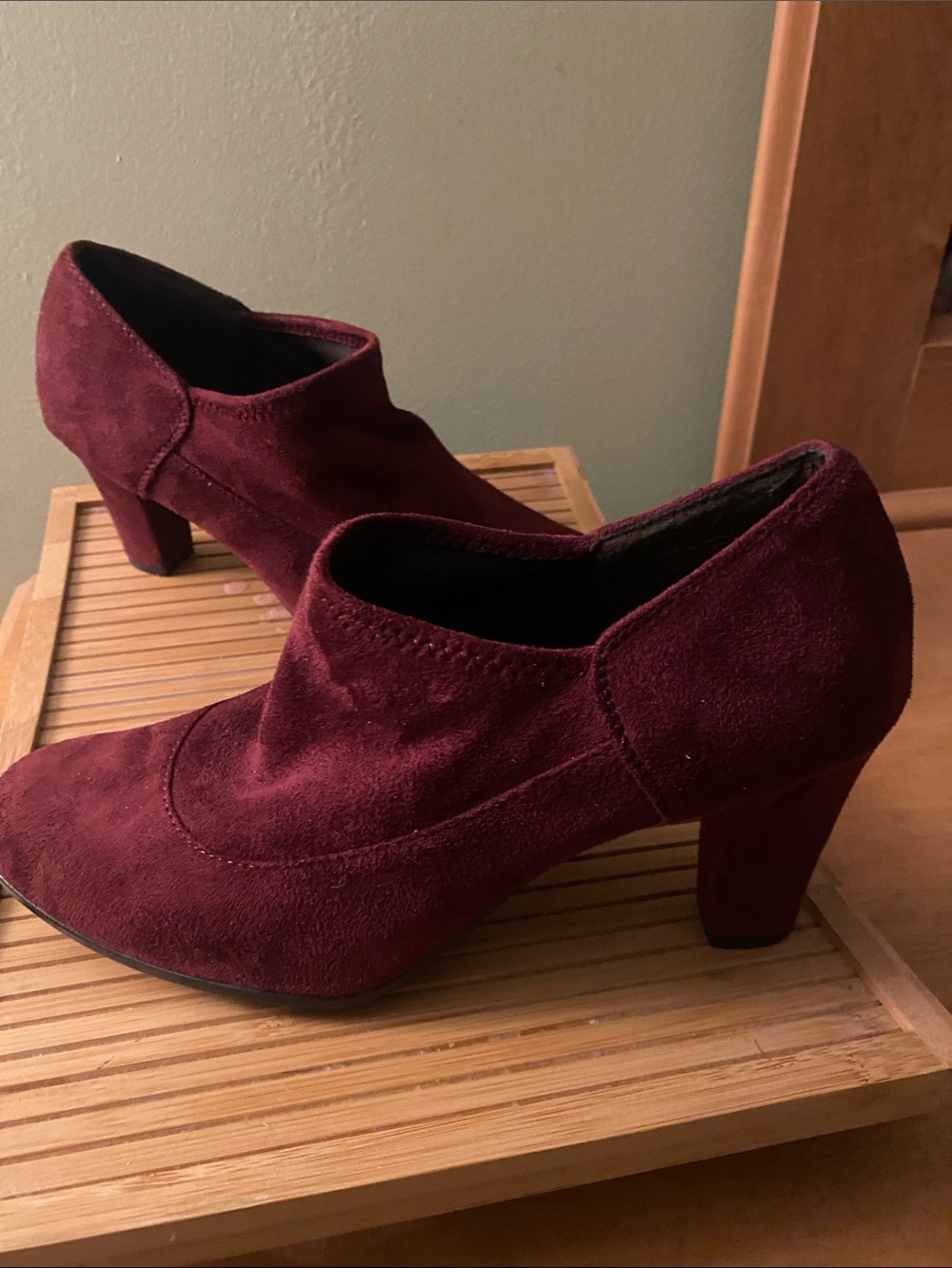 AEROSOLES Burgundy Suede Block Heel Booties